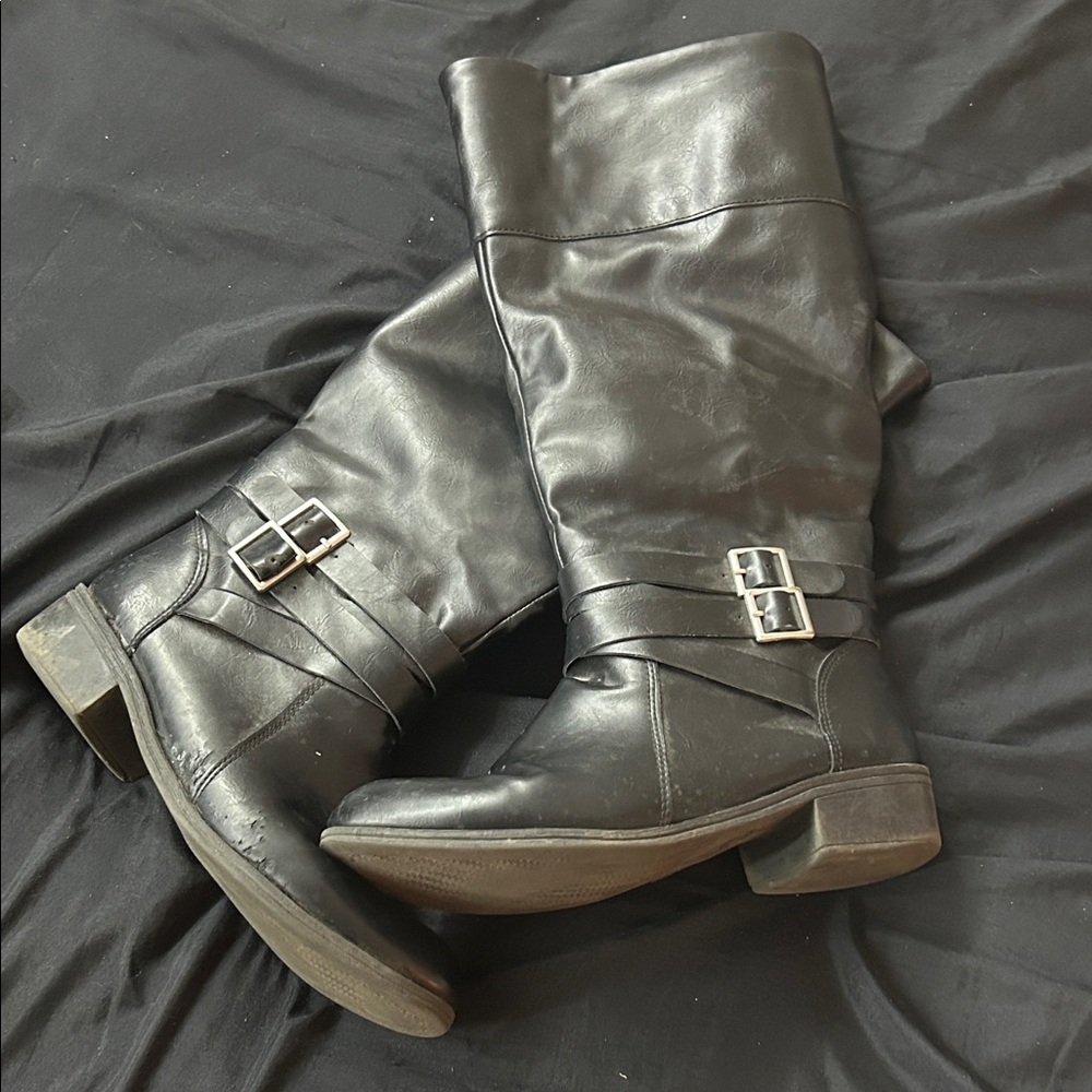 Arizona Love Black Heeled Boots with Buckle Detail
